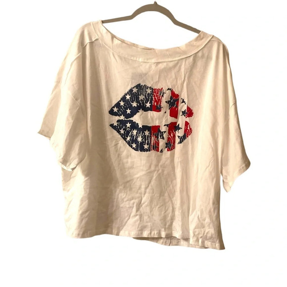 NWT Valmarie White Oversized Crop Top with American Flag Lips - Picture 3 of 4